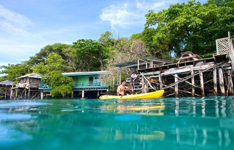 Lusia'S Lagoon Chalets Salelologa Extérieur photo