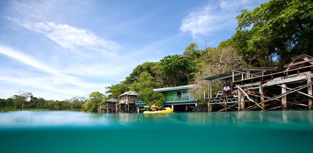 Lusia'S Lagoon Chalets Salelologa Extérieur photo