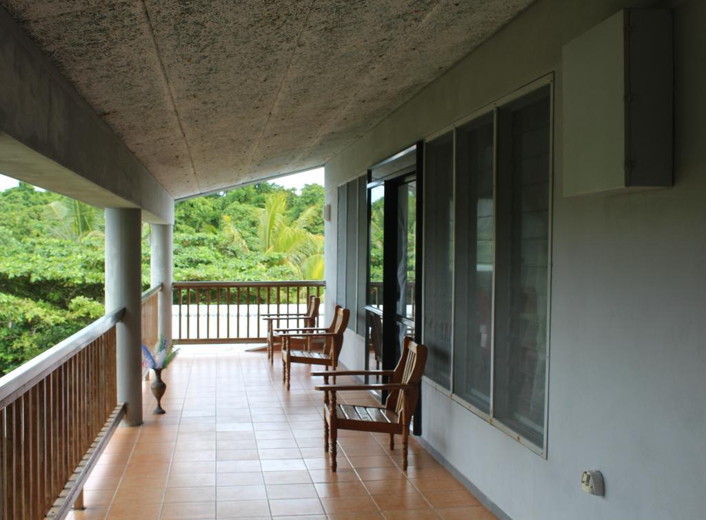 Lusia'S Lagoon Chalets Salelologa Extérieur photo
