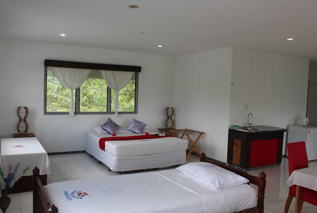 Lusia'S Lagoon Chalets Salelologa Extérieur photo