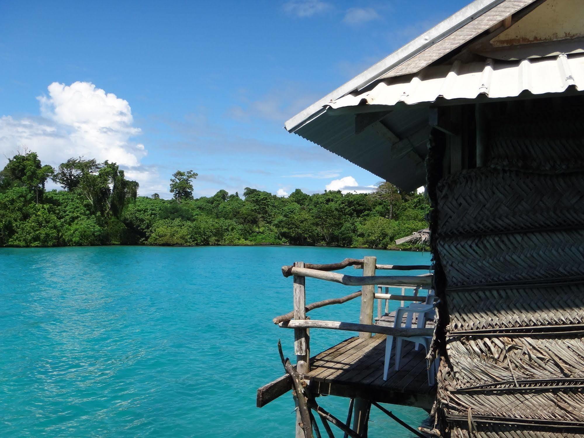 Lusia'S Lagoon Chalets Salelologa Extérieur photo