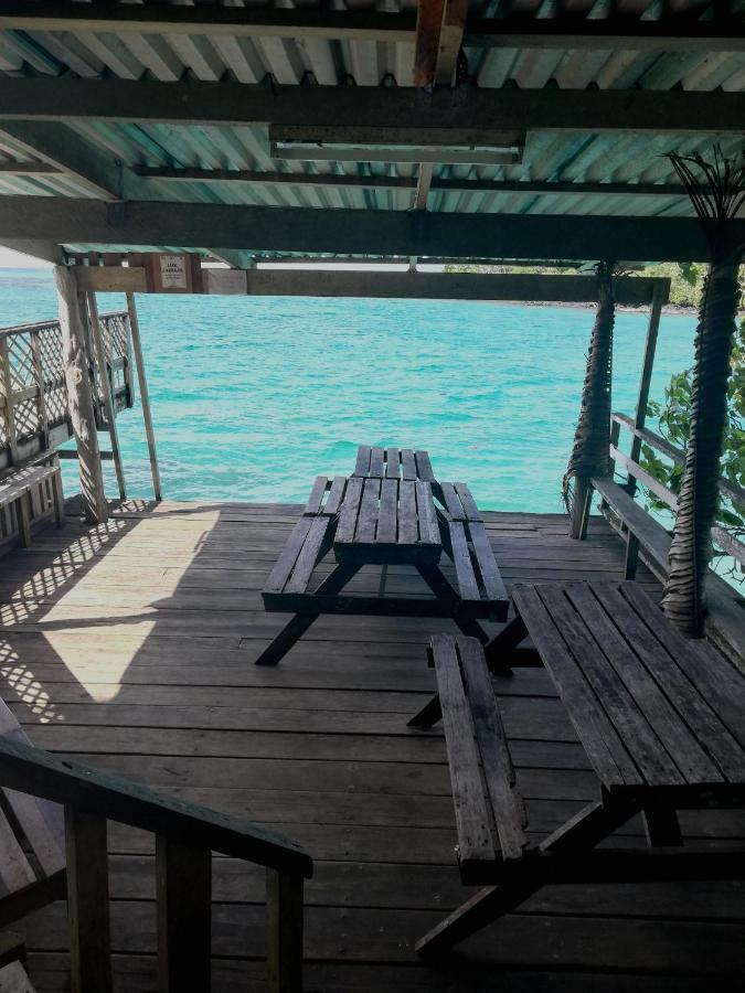 Lusia'S Lagoon Chalets Salelologa Extérieur photo