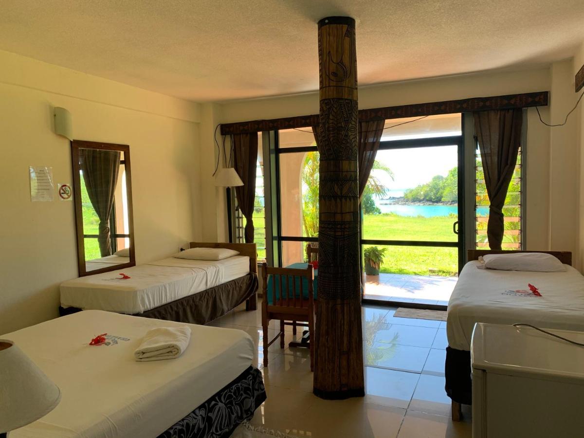 Lusia'S Lagoon Chalets Salelologa Extérieur photo