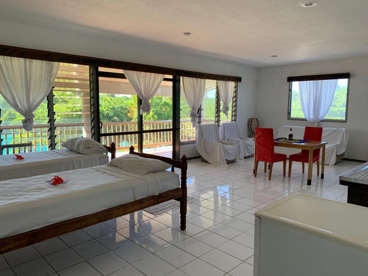 Lusia'S Lagoon Chalets Salelologa Extérieur photo
