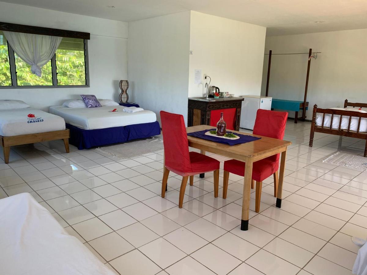 Lusia'S Lagoon Chalets Salelologa Extérieur photo